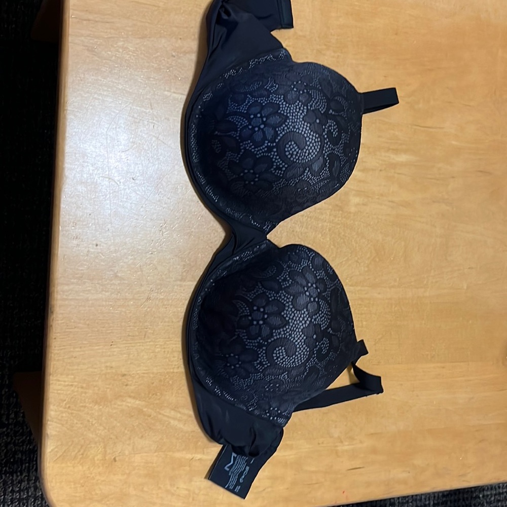 Maidenform black lace bra 34DD